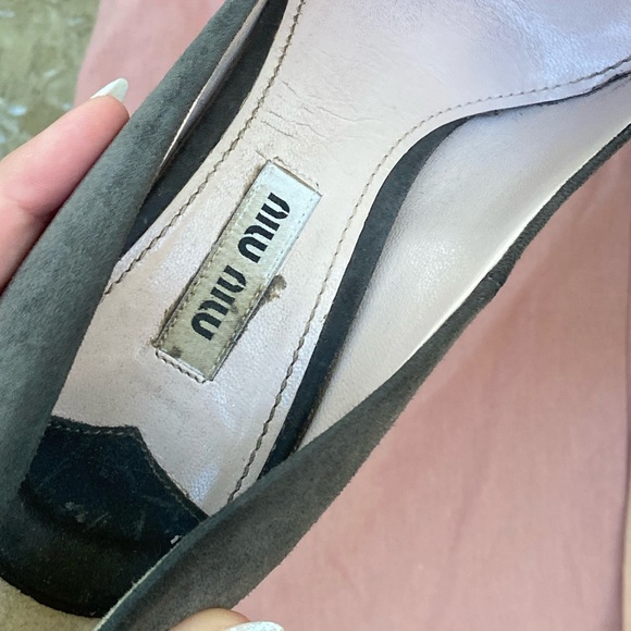 Miu Miu Gray Suede Rounded Toes Pump Heels - Picture 12 of 16
